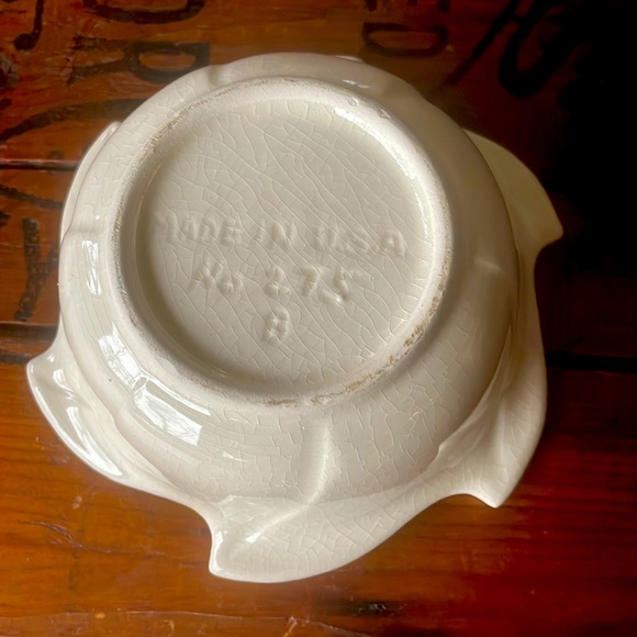 Small Leaf Pottery Bowl made in USA/numbered - Picture 4 of 4